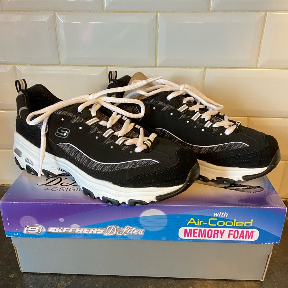 Skechers D’Lites Sneakers Size 7.5